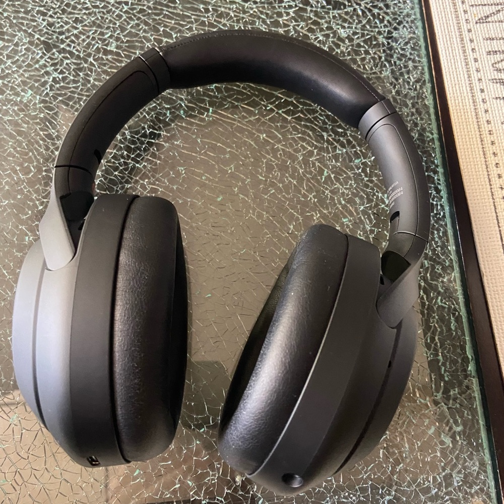 Sony WH-1000XM4 Wireless Headphones - Black - Picture 3 of 4